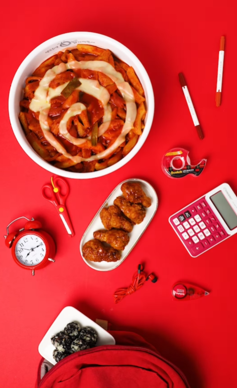 2024년 3월 동대문엽기떡볶이 : 왓츠 인 마이 백_책가방 VER